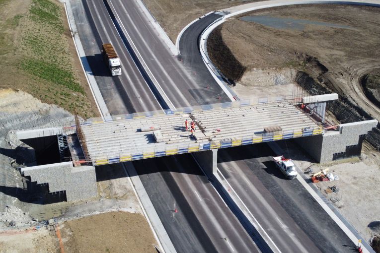 Les poutres précontraintes du pont de l’échangeur de Ligny-en-Barrois,  ont été fournies par Capremib.[©Capremib]