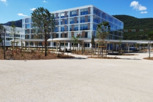 Cemex a joué un rôle clef dans la réalisation des espaces extérieurs, en fournissant plus de 900 m³ de béton désactivé. [©Cemex]