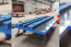 Système de rails conçu par Sateco pour faciliter le décoffrage des poutres. [©Sateco]