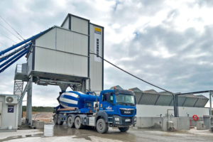 Filiale du groupe belge de Brabandere, Flandres Béton a inauguré, en juillet dernier, sa nouvelle centrale à béton à Escaudœuvres, près de Cambrai. [©De Branbandere]