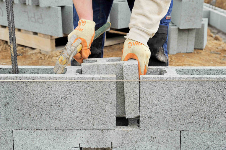 Mise en œuvre des blocs béton Vertical Bloc d’Edycem PPL. [©Herige]