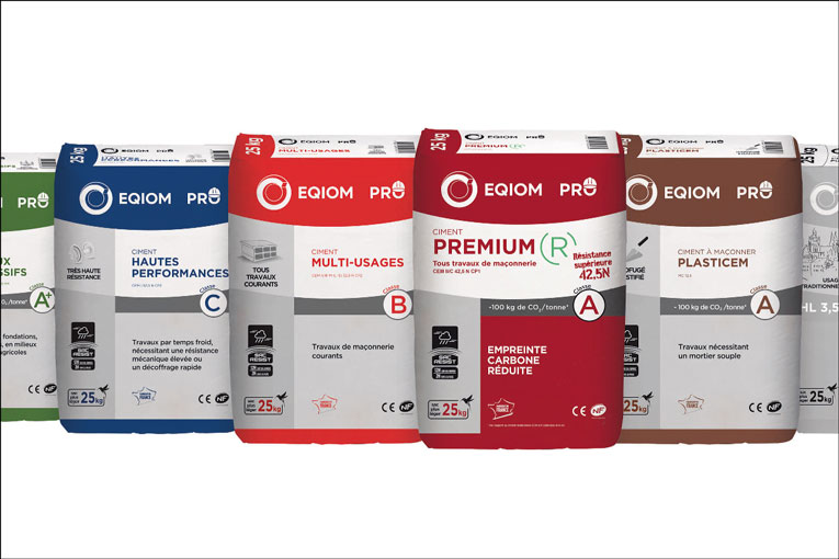 Eqiom met en avant sa gamme de ciments en sac “Les Professionnels”. [©Eqiom]
