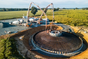 Coulage de la fondation d’éolienne sur le site de Lavausseau (86). [©Hoffmann Green]