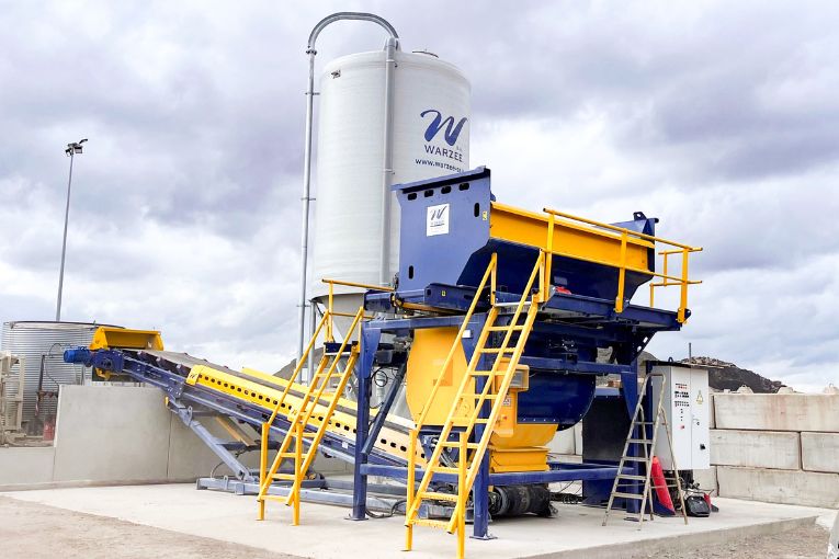 Mini-centrale à sols stabilisés et bétons maigres de Warzée. [©Warzée]