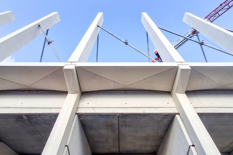 Eléments préfabriqués reliés ensemble sur site. [©Brenac & Gonzales & Associés]