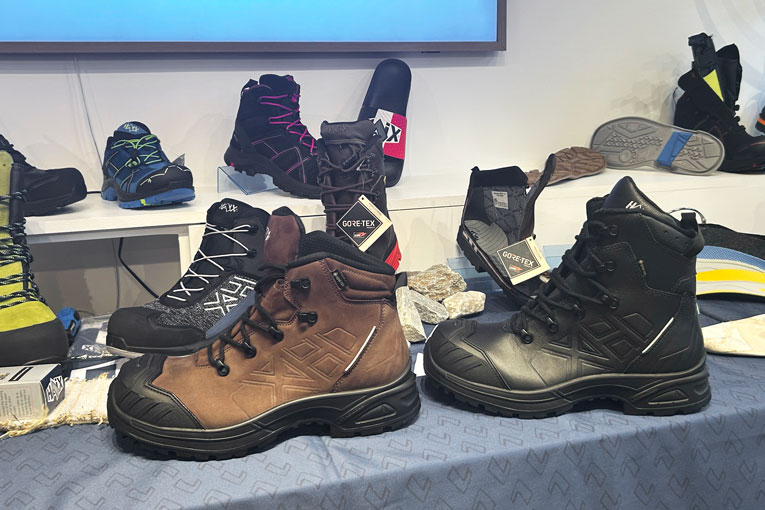 La nouvelle collection de chaussures de sécurité d’Haix pour 2026 comprend des modèles destinés au BTP, comme le Black Eagle Safety 610 LTR GTX (à droite) et l’Air Power XR 810 (à gauche). [©ACPresse]
