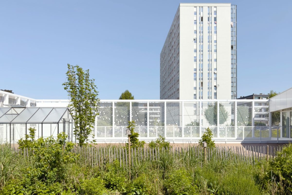 Les façades permettent une isolation efficace, tout en offrant une texture visuelle intéressante grâce à leur matrice en losanges que le cabinet d'architecture ABC Studio a soigneusement dessinée. [©ABC Studio]