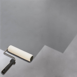 Plaston propose les nouveaux produits : Solution H3, Prim’Béton et Finition béton, pour les revêtements de sol en béton ciré. [© Plastor ]