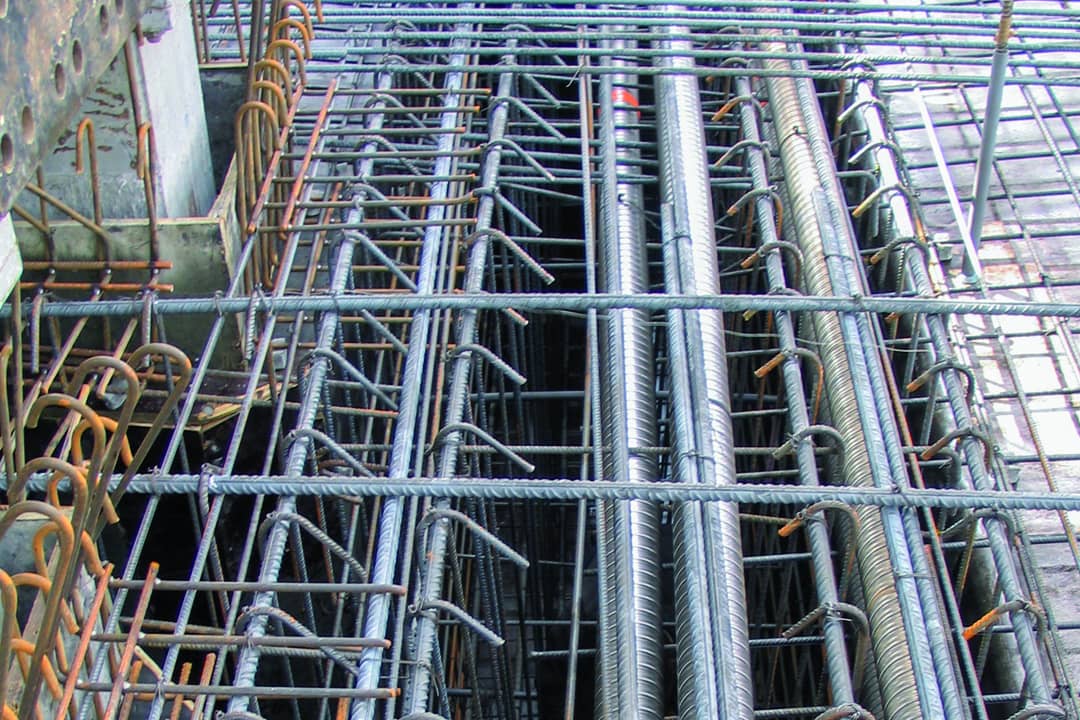 Le coefficient de fluage de BHP doit être vérifié pour éviter les pertes de précontrainte ou les déplacements différentiels entre plusieurs éléments.  [©ACPresse]