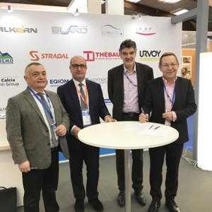 De gauche à droite Gilles Giora, président du Syncra, Alain Grizaud, président des Canalisateurs, Christian Jacob, président Fib Assainissement et Marc Lainé, secrétaire général de la Fib.